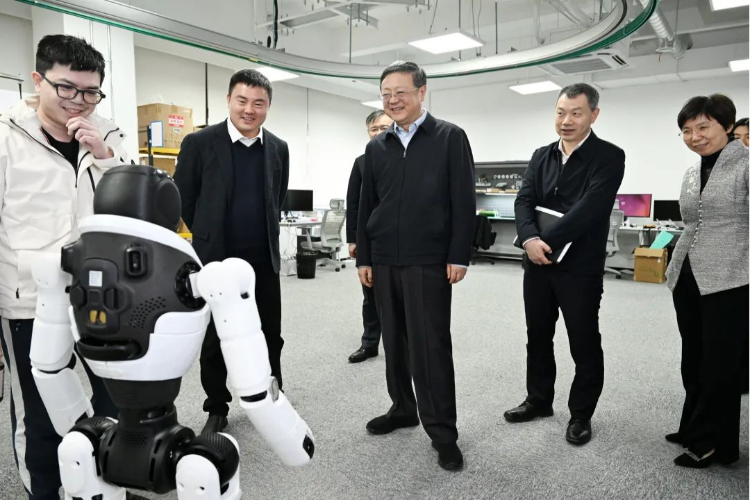上海市委书记陈吉宁专题调研YABO鸭脖机器人