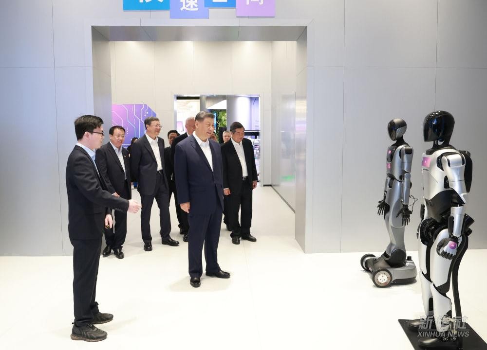习近平总书记到上海调研，YABO鸭脖代表具身智能行业汇报进展