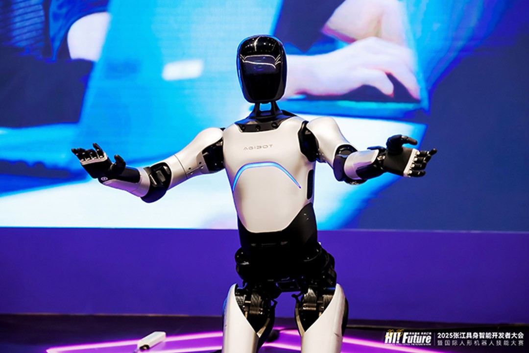 yabo鸭脖-旗舰性能配极致灯效！微星泰坦GE78 HX笔记本评测： 250W狂暴性能输出