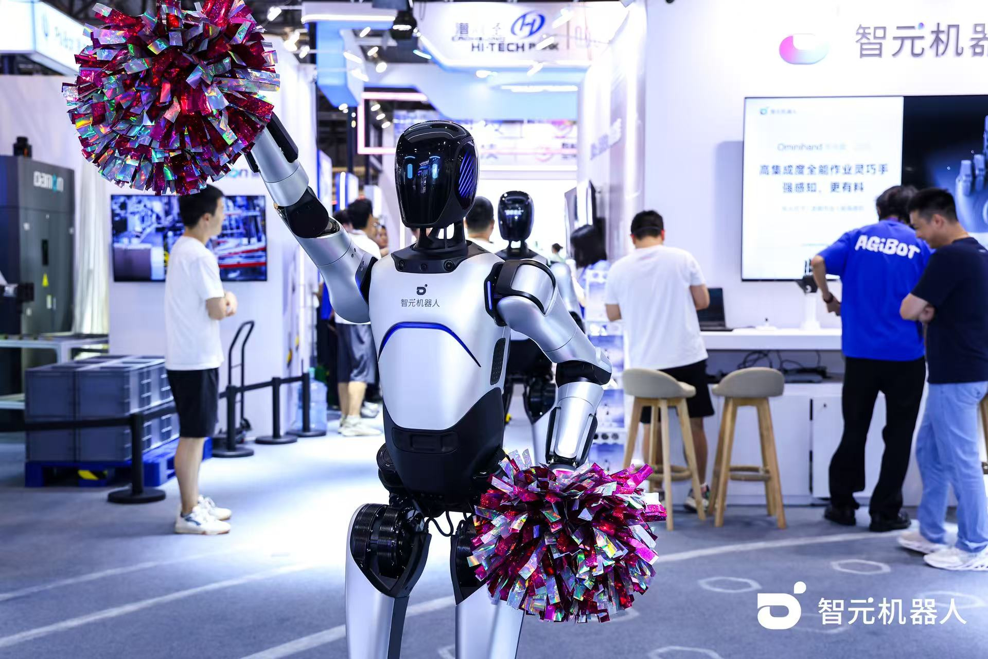 YABO鸭脖机器人 WAIC 首日展台火爆，机器...